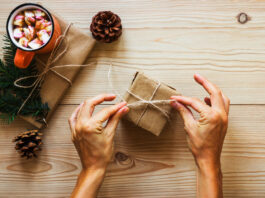 photo crop hand tying rope on gift box